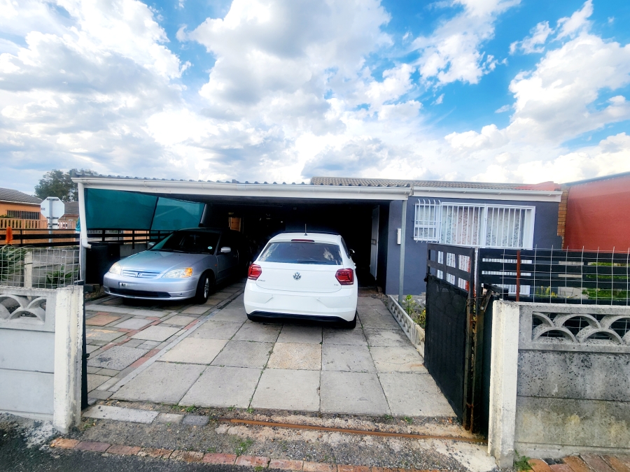 2 Bedroom Property for Sale in Peerless Park West Western Cape